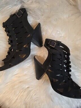 Cage Suese Heel Sandals